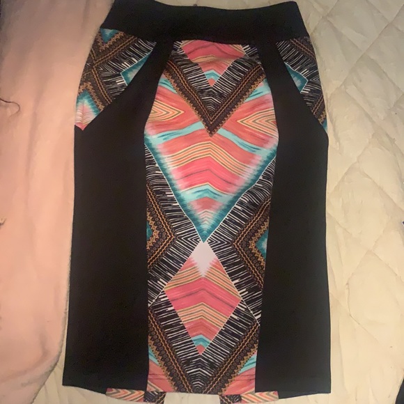 BEBE MIDI TRIBAL SCUBA SKIRT SIZE S/P - Picture 3 of 3